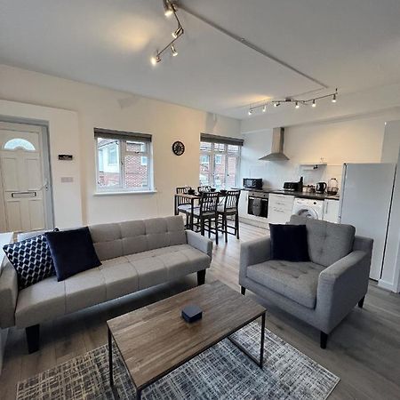 Warner Brothers Apartment Watford  Eksteriør bilde