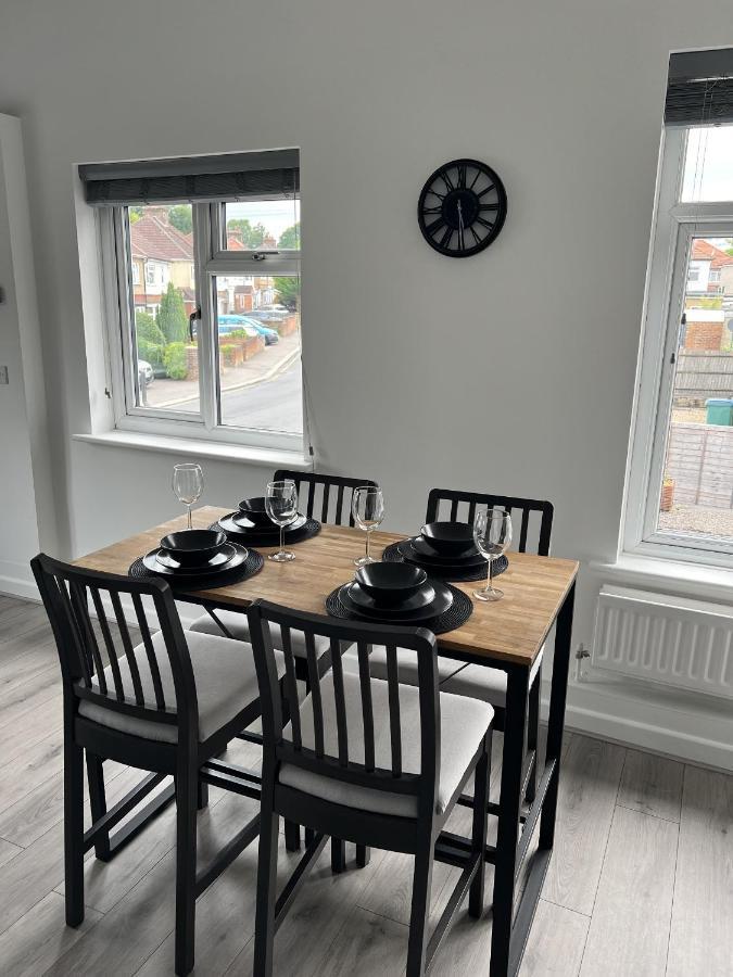 Warner Brothers Apartment Watford  Eksteriør bilde