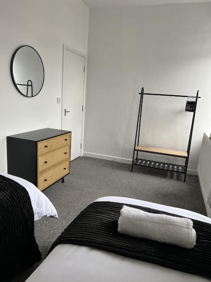 Warner Brothers Apartment Watford  Eksteriør bilde