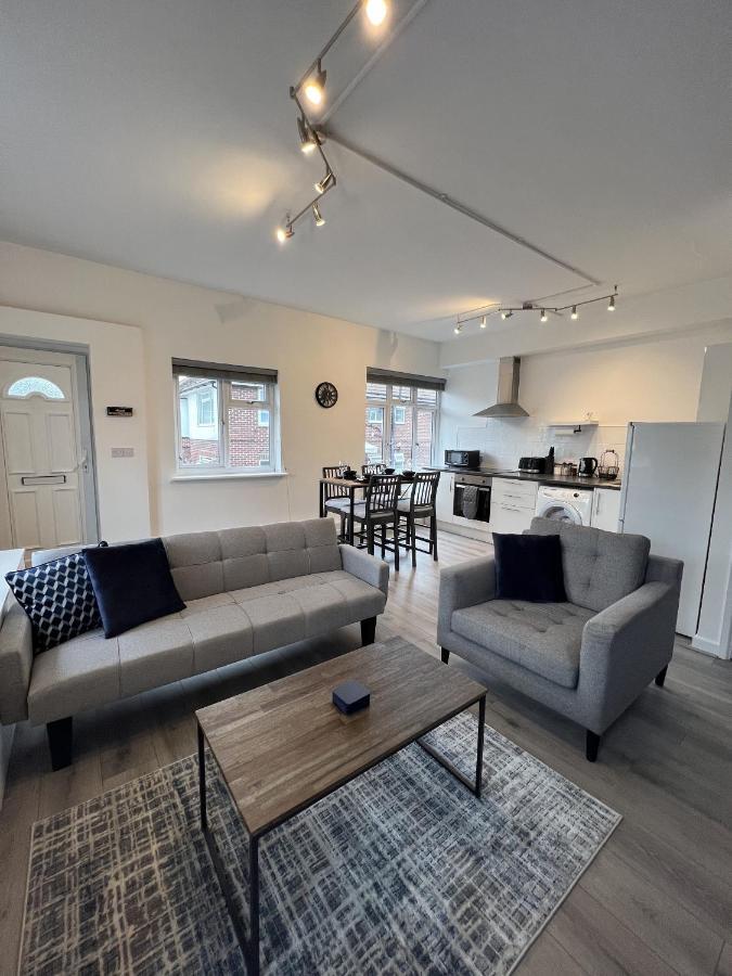 Warner Brothers Apartment Watford  Eksteriør bilde