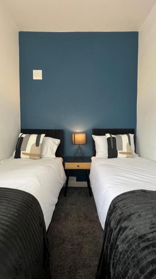 Warner Brothers Apartment Watford  Eksteriør bilde