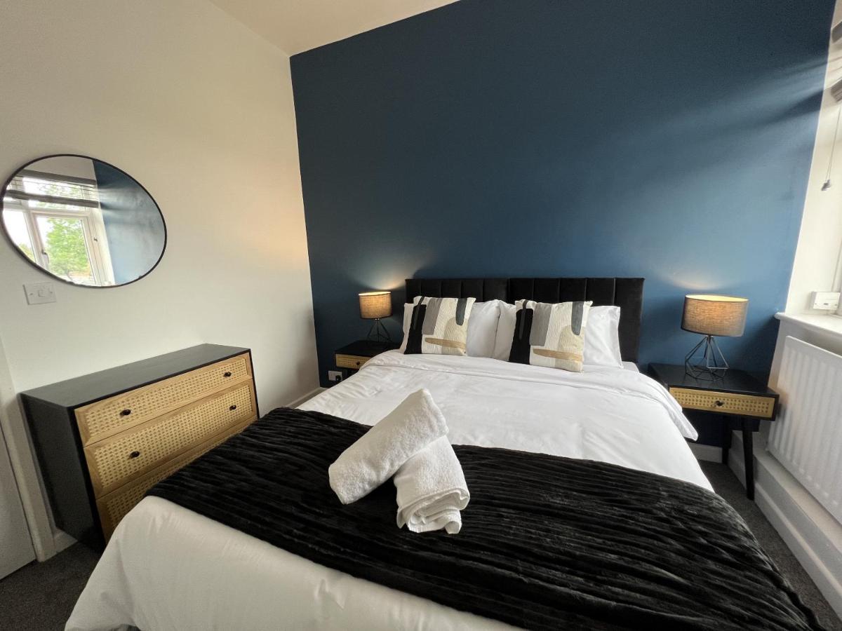Warner Brothers Apartment Watford  Eksteriør bilde