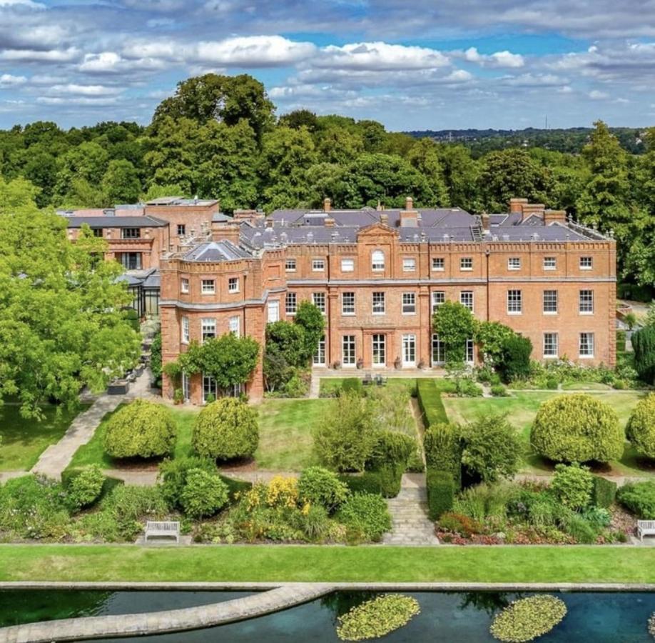 Warner Brothers Apartment Watford  Eksteriør bilde