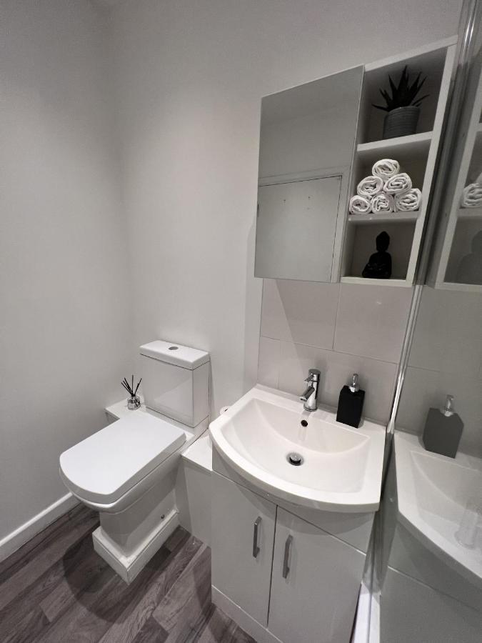 Warner Brothers Apartment Watford  Eksteriør bilde